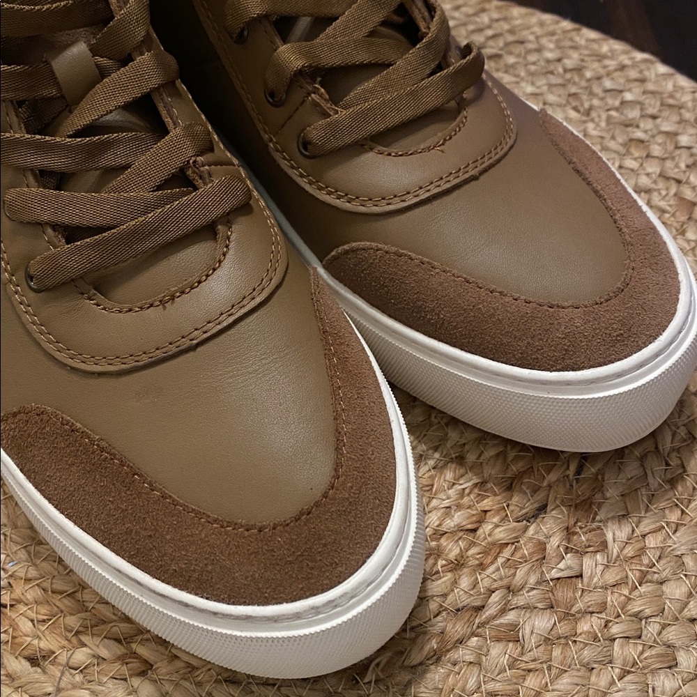 NWOT UGG Zilo II high top leather sneaker; SUEDE DARKER ON RIGHT SHOE TIP - Picture 11 of 11